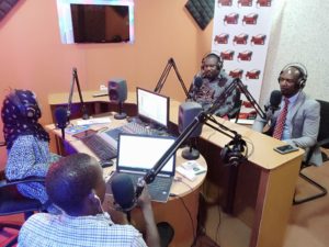 Wafanyakazi wa TAKUKURU wakiwa ndani ya studio za Jamii FM 
